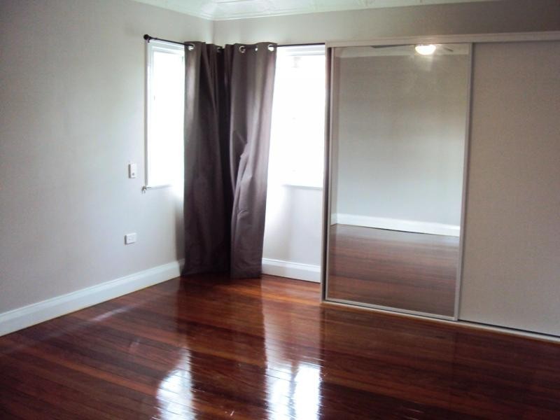 113 Macrossan Avenue, Norman Park QLD 4170