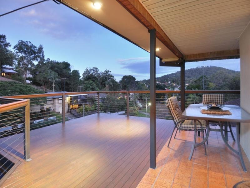 16 Flynn Street, Holland Park West QLD 4121