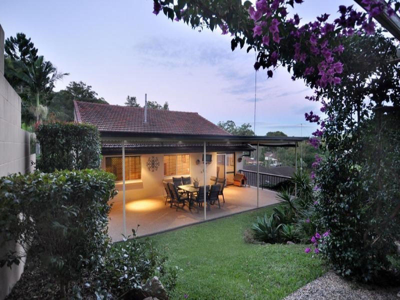 16 Flynn Street, Holland Park West QLD 4121