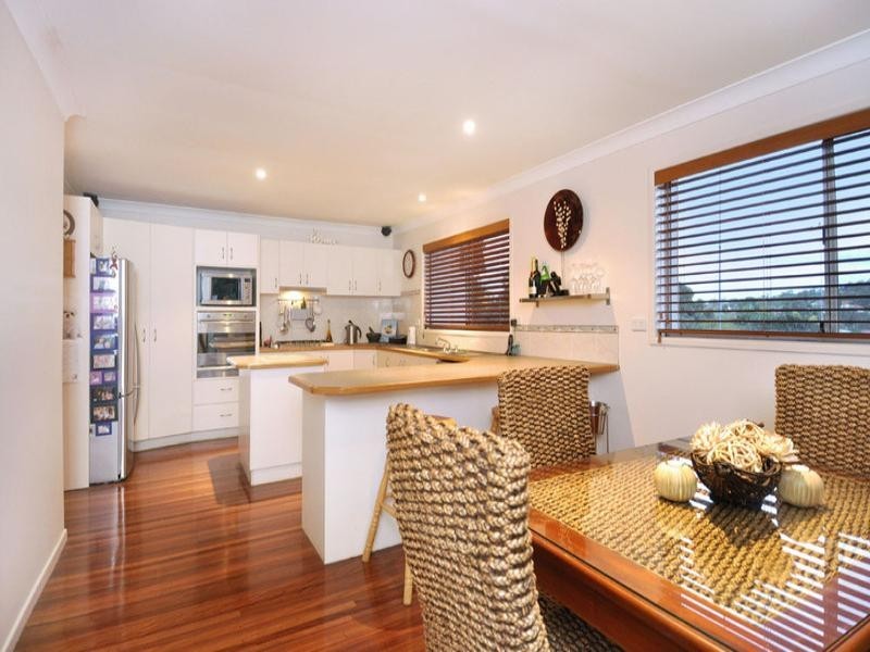 16 Flynn Street, Holland Park West QLD 4121