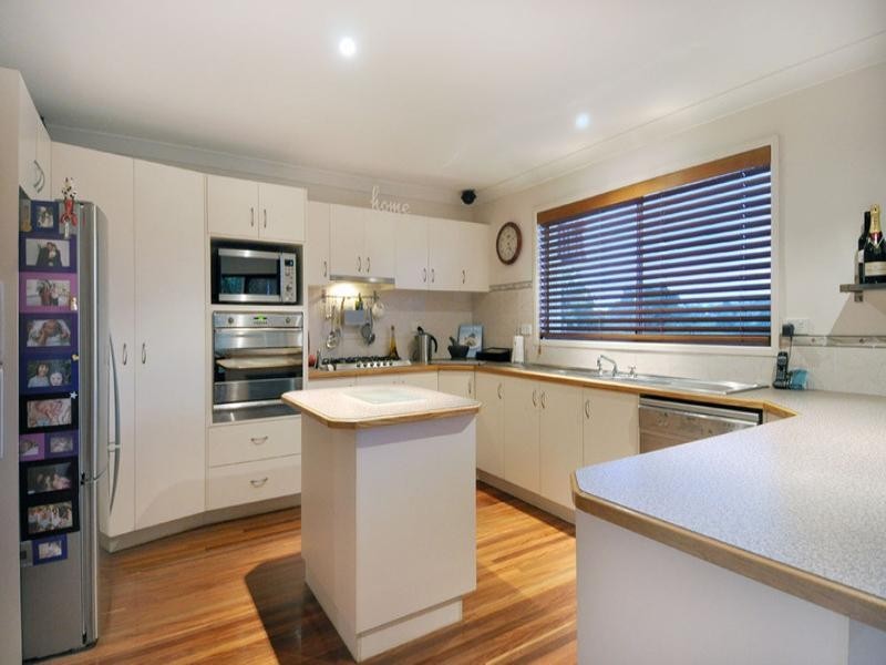 16 Flynn Street, Holland Park West QLD 4121