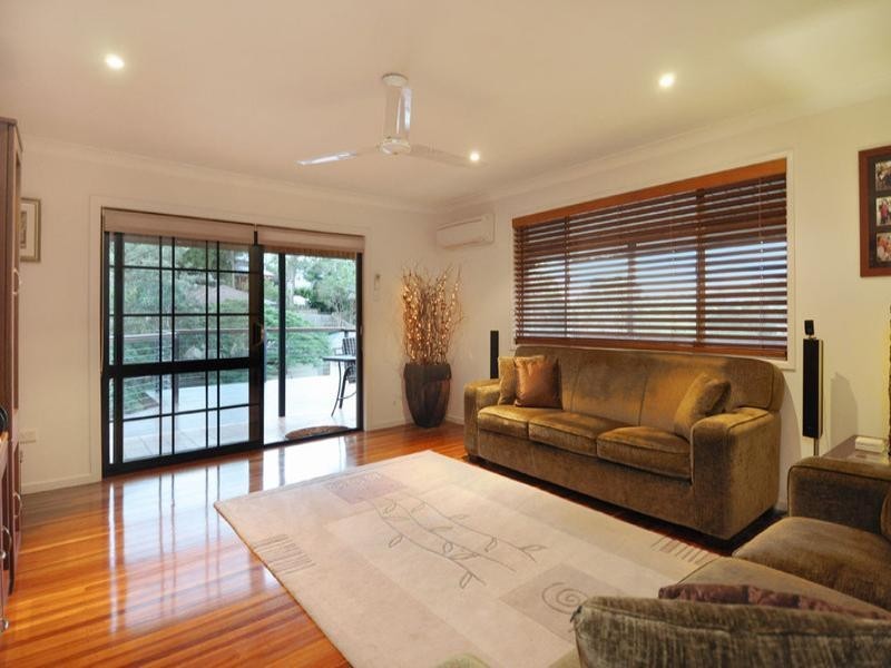 16 Flynn Street, Holland Park West QLD 4121