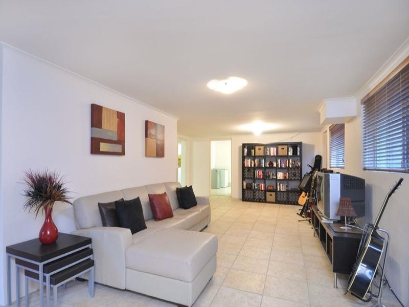 16 Flynn Street, Holland Park West QLD 4121