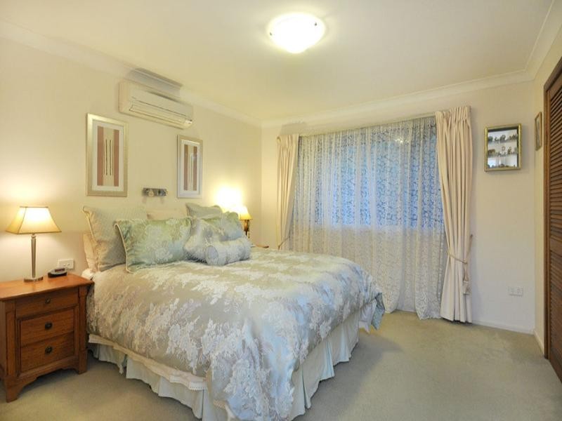 16 Flynn Street, Holland Park West QLD 4121