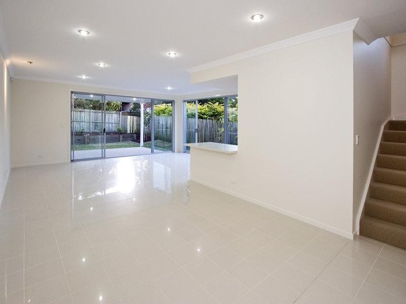 11 Houthem Street, Camp Hill QLD 4152