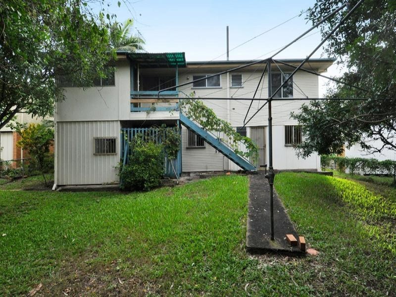 59 Valentia Street, Mansfield QLD 4122