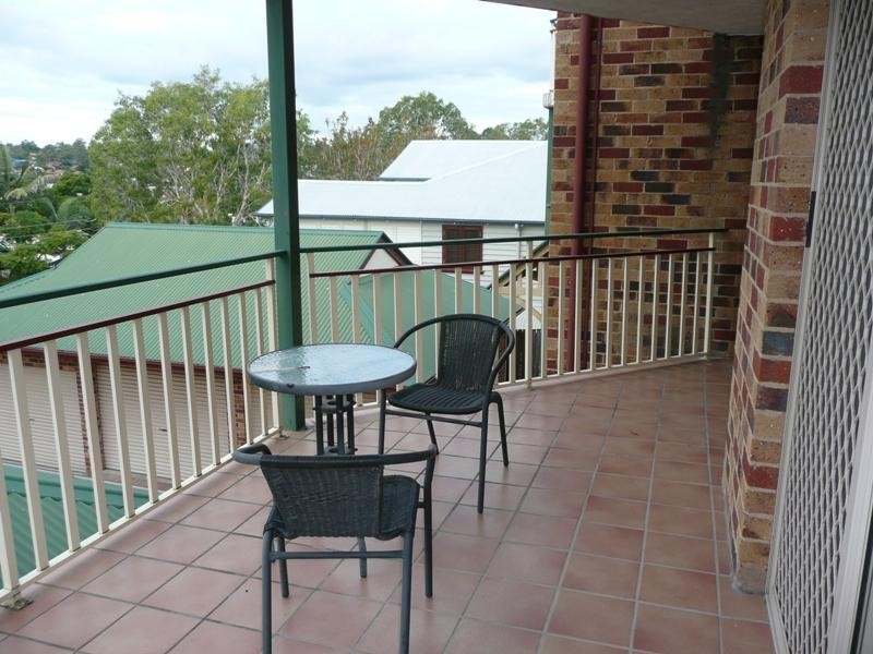 4/45 McLay Street, Coorparoo QLD 4151