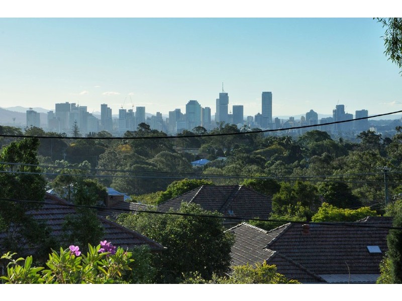 5 Stoneleigh Street, Coorparoo QLD 4151