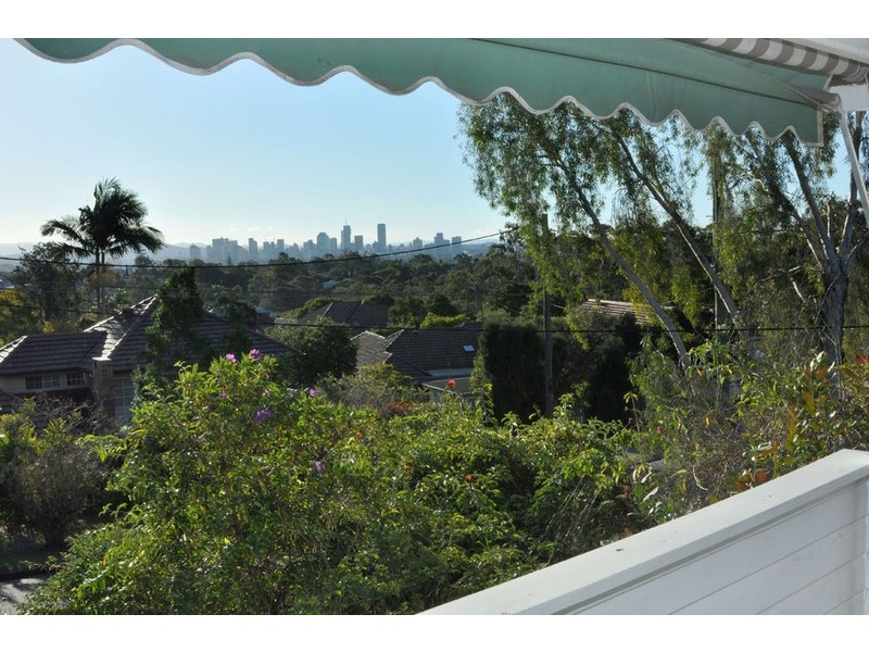 5 Stoneleigh Street, Coorparoo QLD 4151