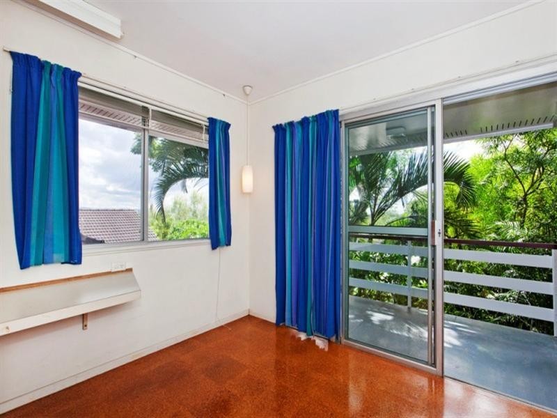5 Stoneleigh Street, Coorparoo QLD 4151