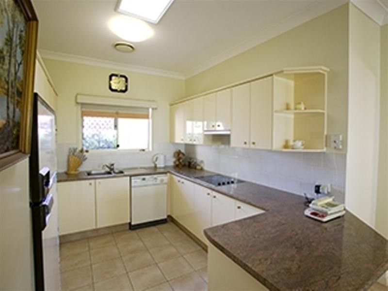17 Flame Tree Crescent, Carindale QLD 4152