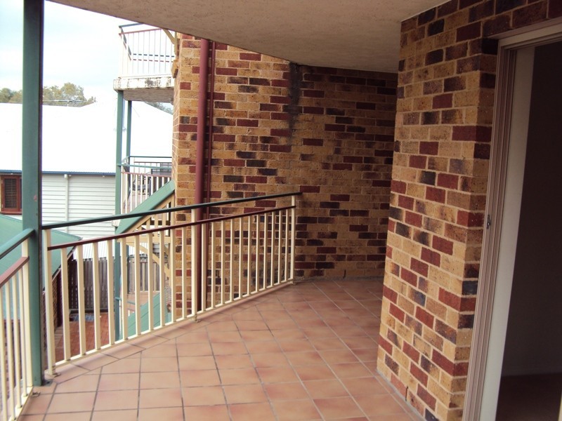 4/45 Mclay Street, Coorparoo QLD 4151