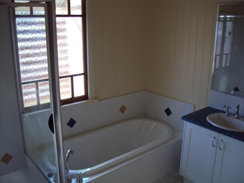 10 Greens Road, Coorparoo QLD 4151