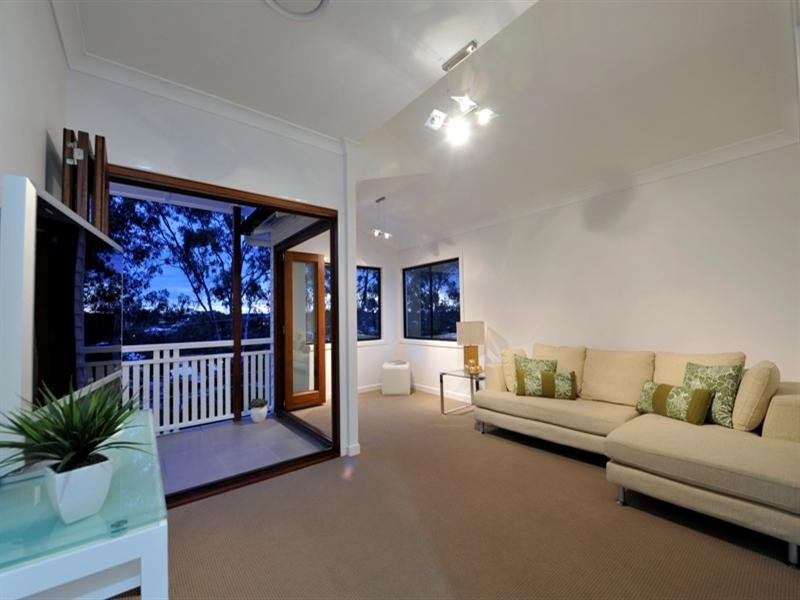 54 Waverley Road, Camp Hill QLD 4152