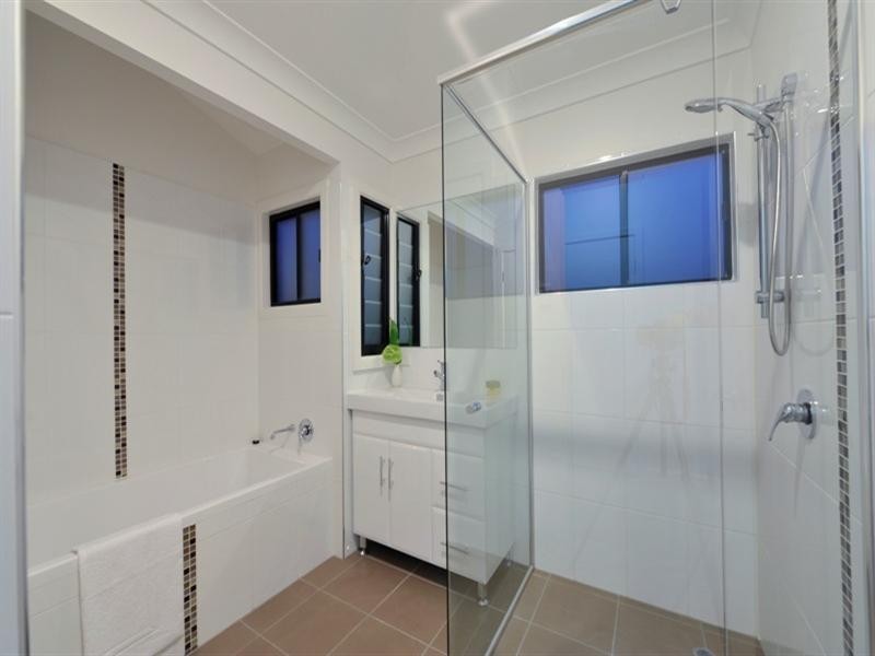 54 Waverley Road, Camp Hill QLD 4152