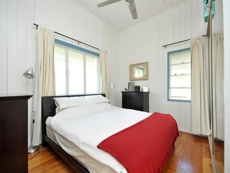 33 Gladstone Street, Coorparoo QLD 4151