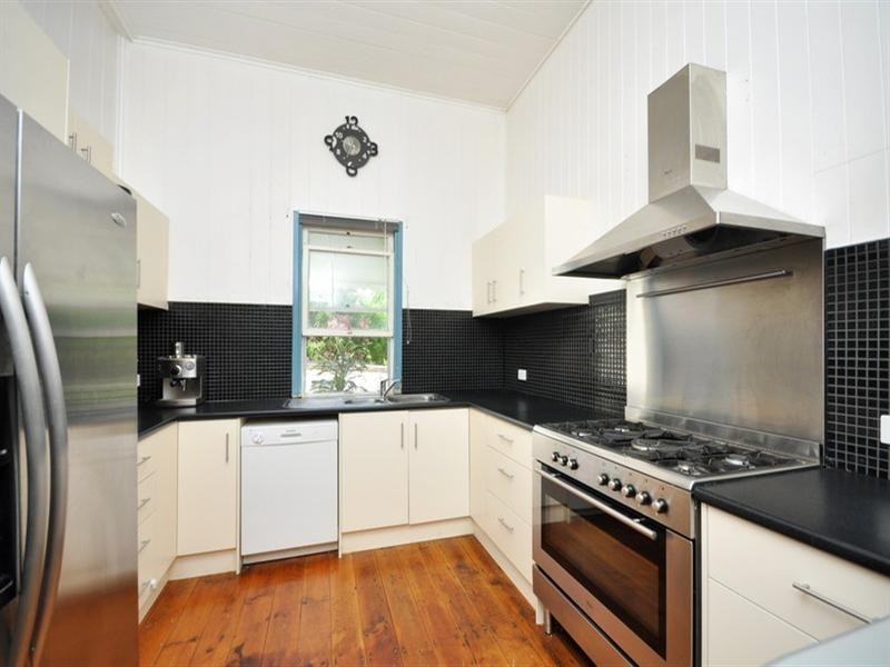 33 Gladstone Street, Coorparoo QLD 4151