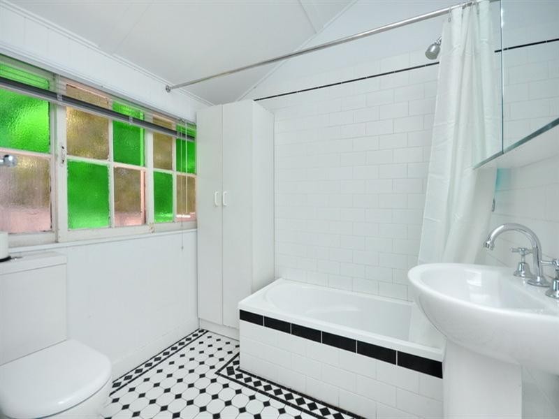 33 Gladstone Street, Coorparoo QLD 4151