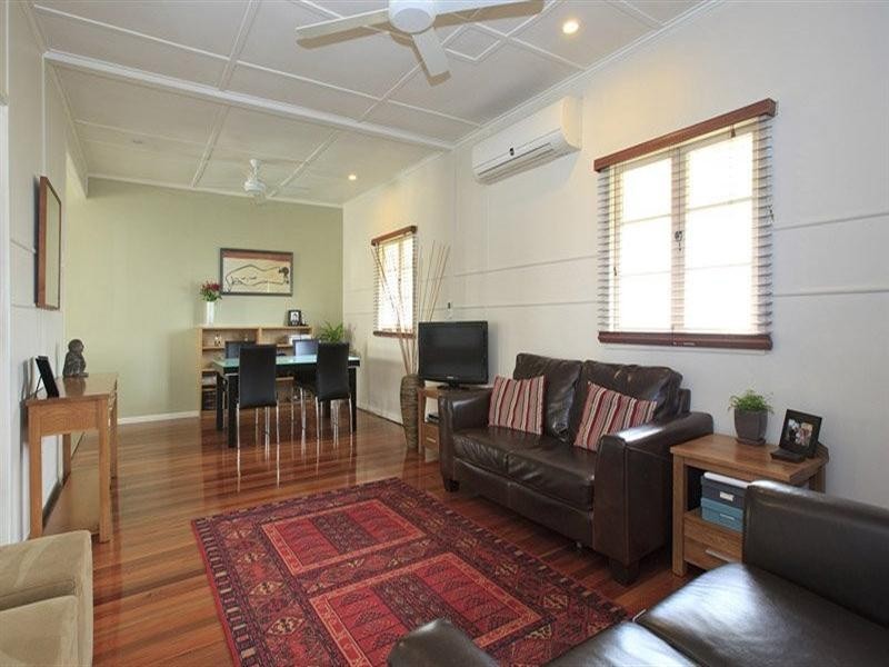 11 Erica Street, Cannon Hill QLD 4170