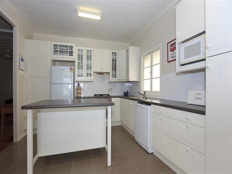 11 Erica Street, Cannon Hill QLD 4170