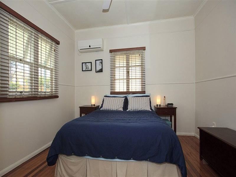 11 Erica Street, Cannon Hill QLD 4170
