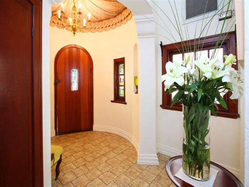 10 Welwyn Crescent, Coorparoo QLD 4151