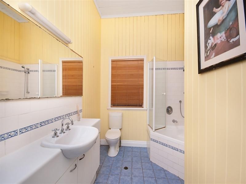 38 Eighth Avenue, Coorparoo QLD 4151