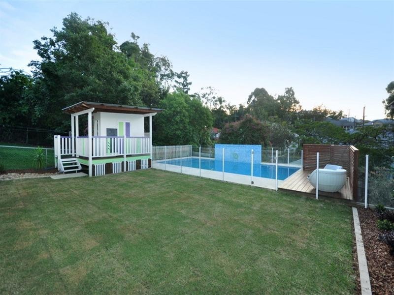 33 Brae Street, Coorparoo QLD 4151