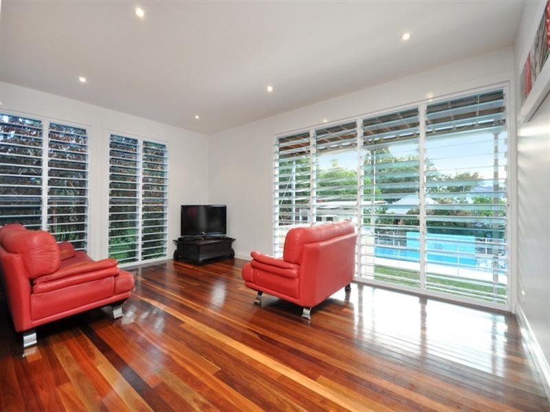 33 Brae Street, Coorparoo QLD 4151