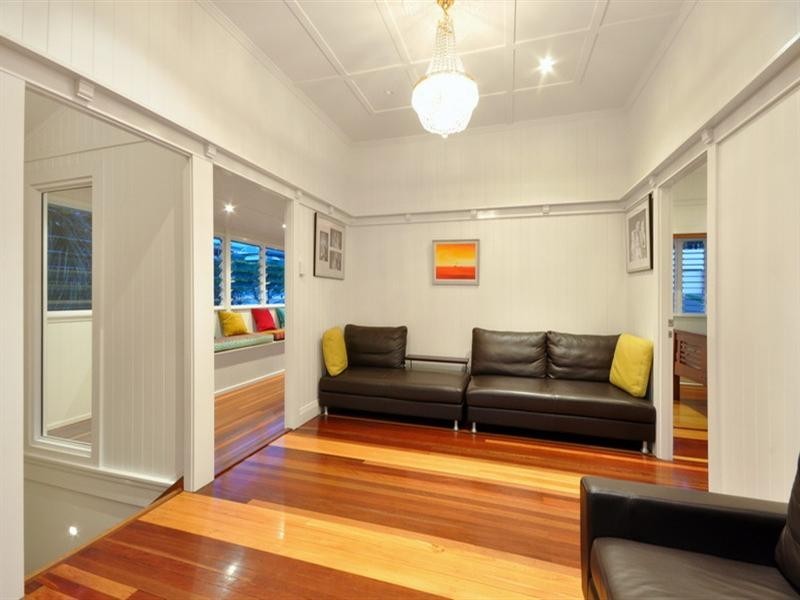 33 Brae Street, Coorparoo QLD 4151