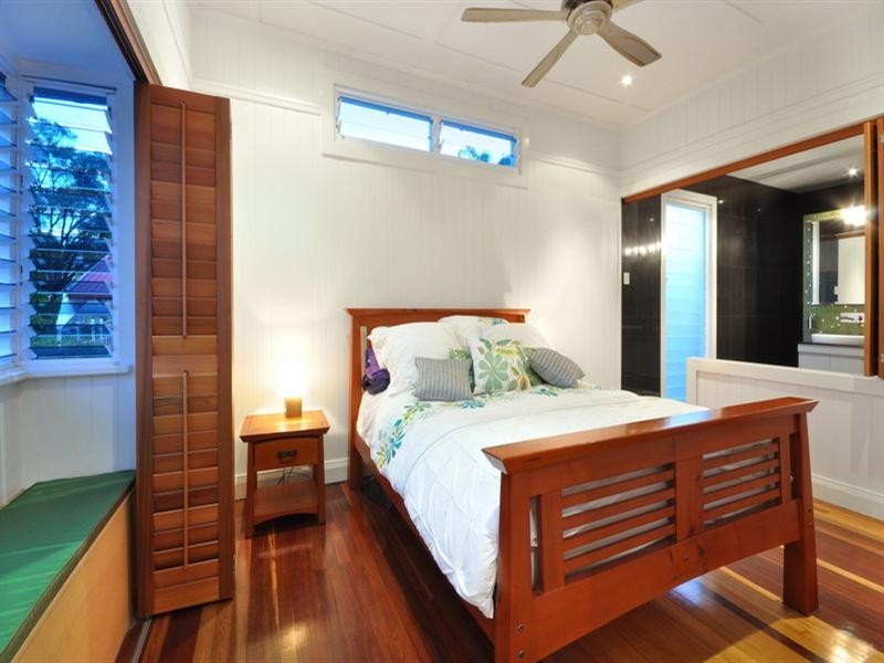 33 Brae Street, Coorparoo QLD 4151