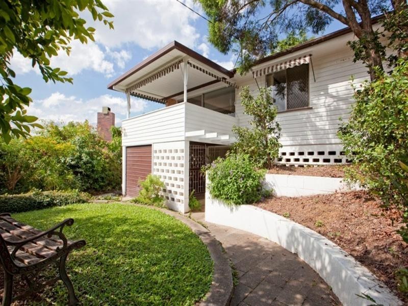 5 Stoneleigh Street, Coorparoo QLD 4151