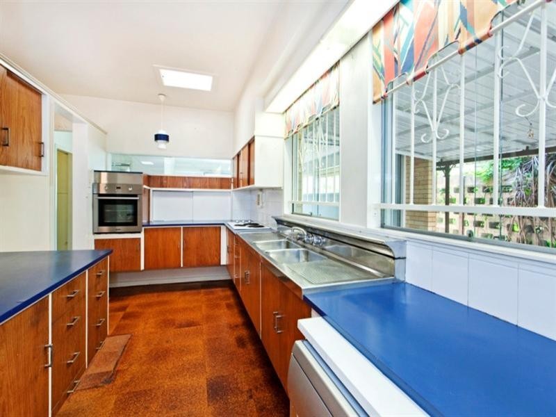 5 Stoneleigh Street, Coorparoo QLD 4151