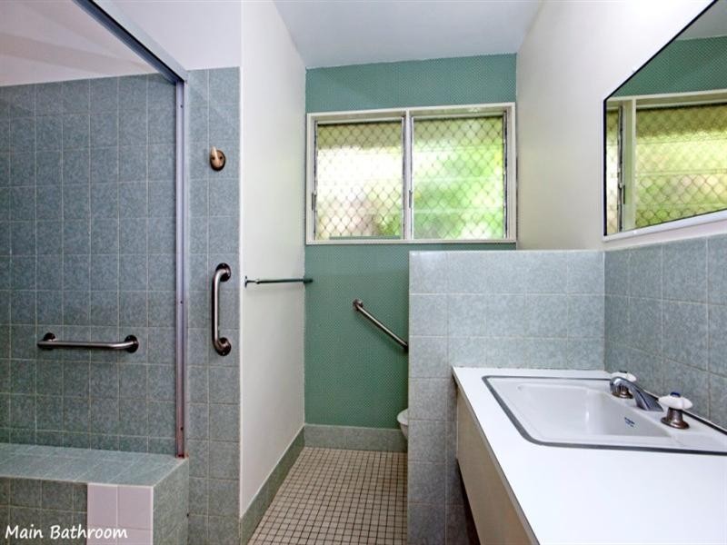 5 Stoneleigh Street, Coorparoo QLD 4151