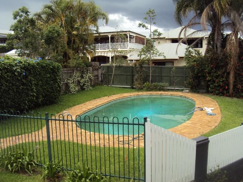 13 Newman Avenue, Camp Hill QLD 4152