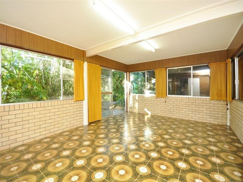 5 Stoneleigh Street, Coorparoo QLD 4151