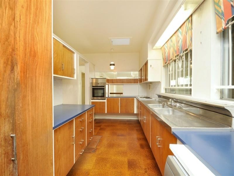 5 Stoneleigh Street, Coorparoo QLD 4151