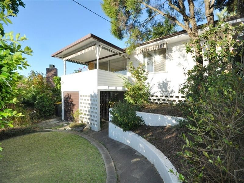 5 Stoneleigh Street, Coorparoo QLD 4151