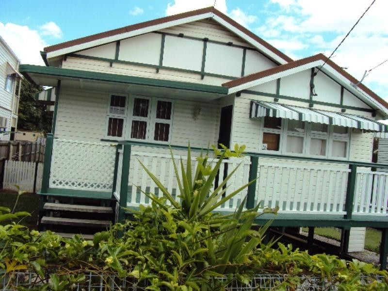 11 Erica Street, Cannon Hill QLD 4170