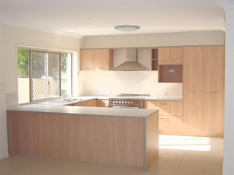 8 Faversham Street, Woolloongabba QLD 4102