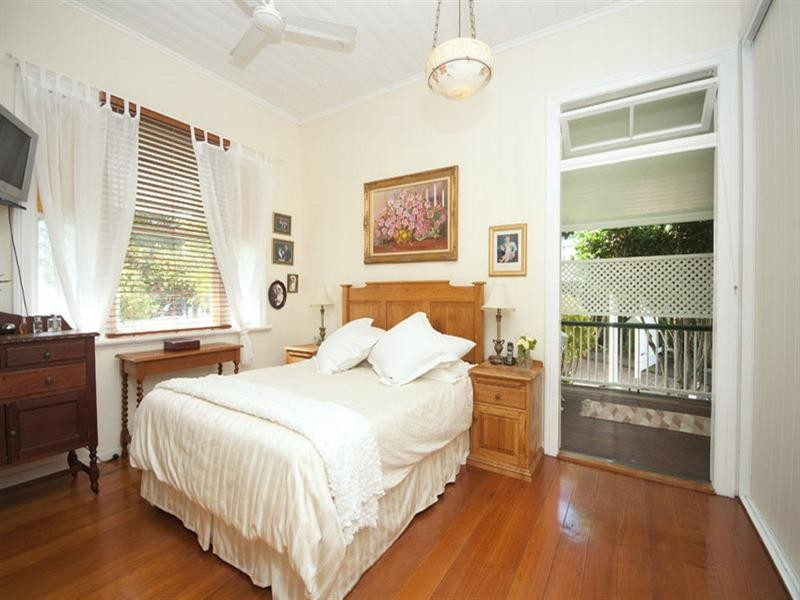 4 Didsbury Street, East Brisbane QLD 4169
