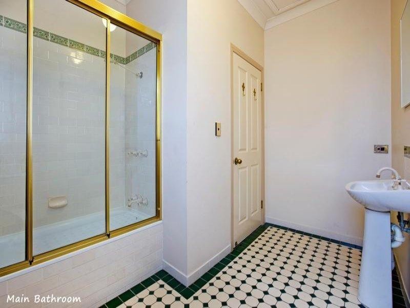 35 Headfort Street, Greenslopes QLD 4120