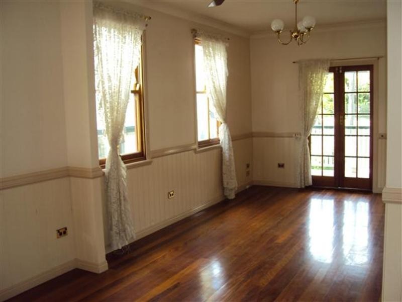 35 Headfort Street, Greenslopes QLD 4120