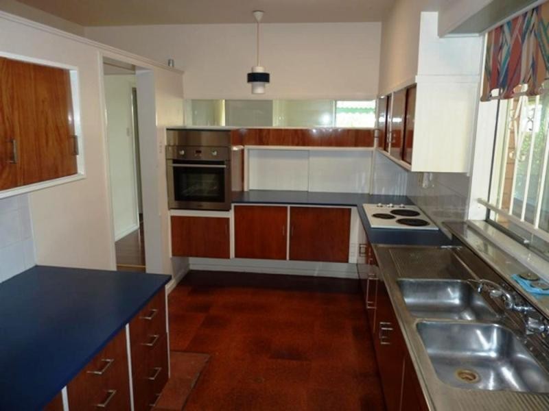 5 Stoneleigh Street, Coorparoo QLD 4151