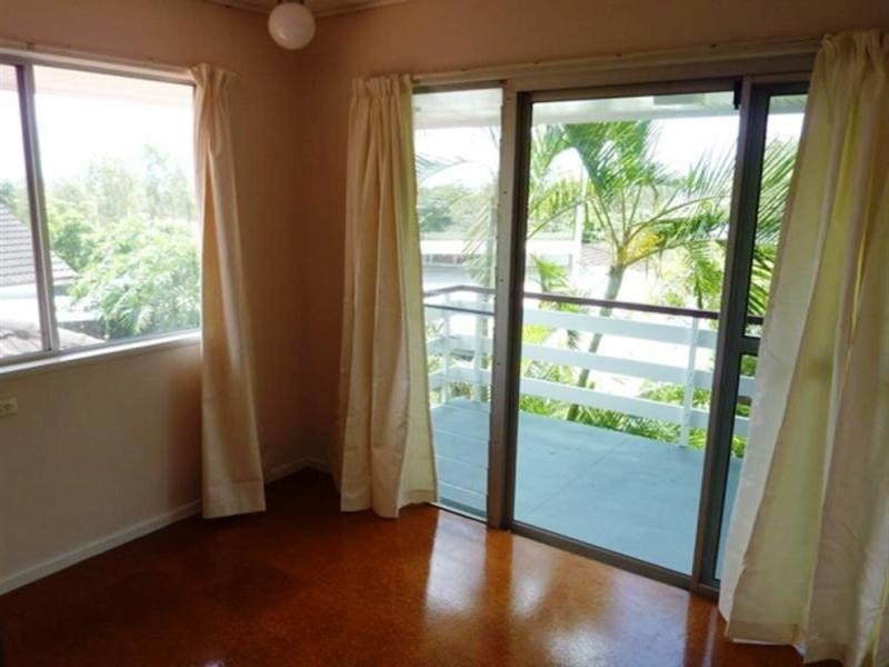 5 Stoneleigh Street, Coorparoo QLD 4151