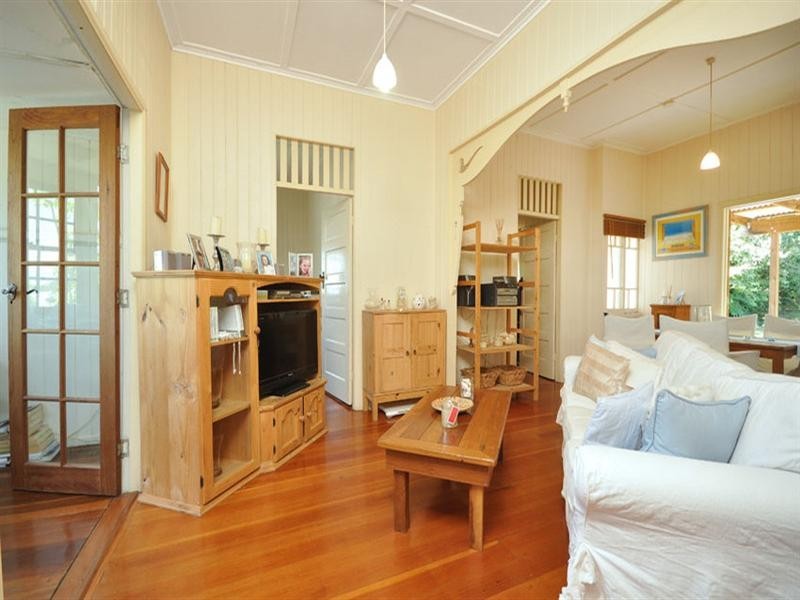 24 Smith Street, Holland Park QLD 4121