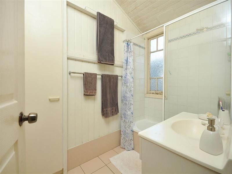 24 Smith Street, Holland Park QLD 4121