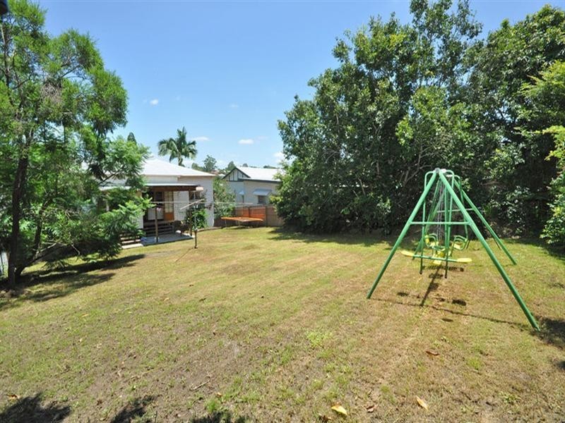 24 Smith Street, Holland Park QLD 4121
