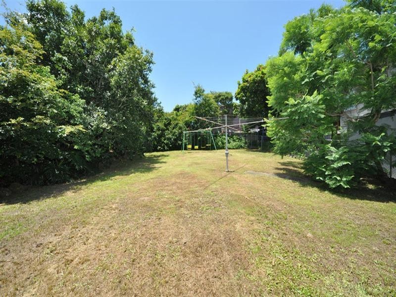 24 Smith Street, Holland Park QLD 4121