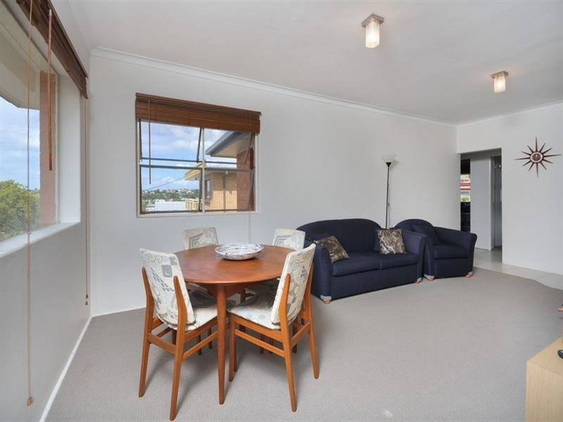 8/212 Cavendish Road, Coorparoo QLD 4151